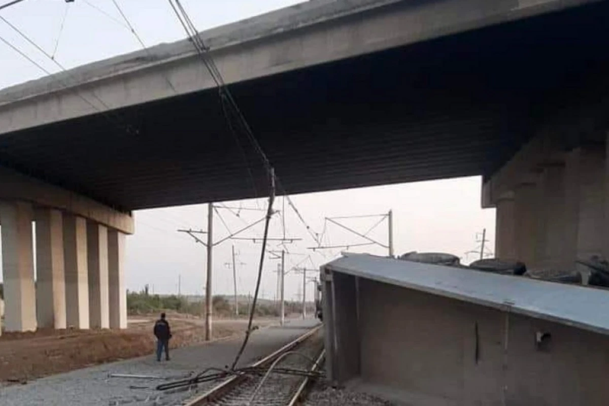Şabranda yük maşınının körpüdən aşması nəticəsində ölənlərin kimliyi məlum olub