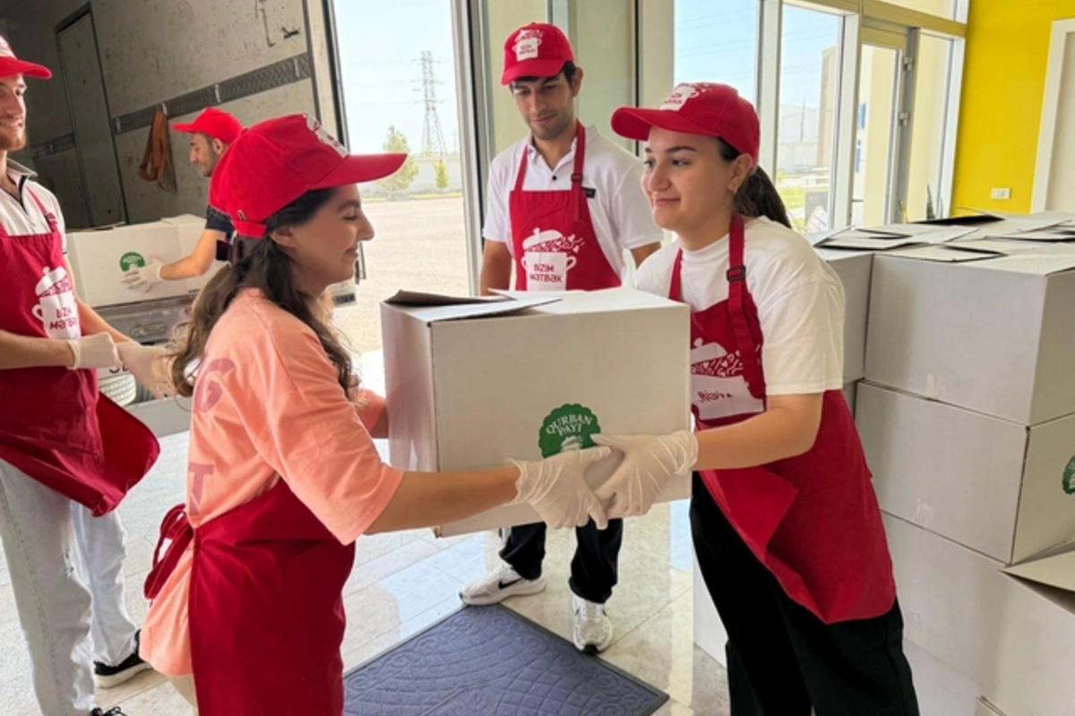 Leyla Əliyevanın təşəbbüsü ilə Yevlaxda ailələrə qurban payları çatdırılıb Leyla Əliyevanın təşəbbüsü ilə Yevlaxda ailələrə qurban payları çatdırılıb