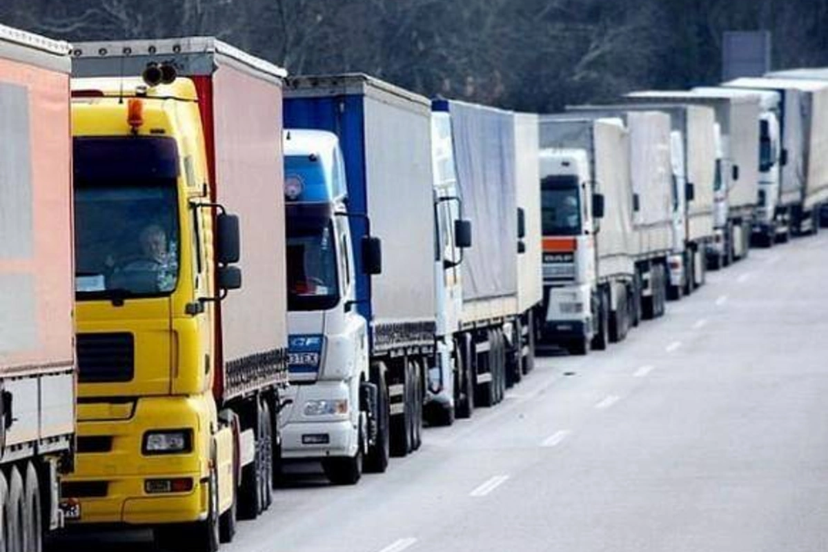 Dövlət sərhədindəki gömrük postlarında gözləyən TIR-ların sayı açıqlandı