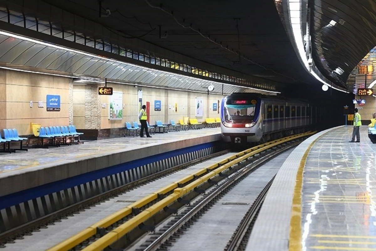 Tehran metrosunda İsrailə casusluqda şübhəli bilinən şəxs saxlanılıb Tehran metrosunda İsrailə casusluqda şübhəli bilinən şəxs saxlanılıb