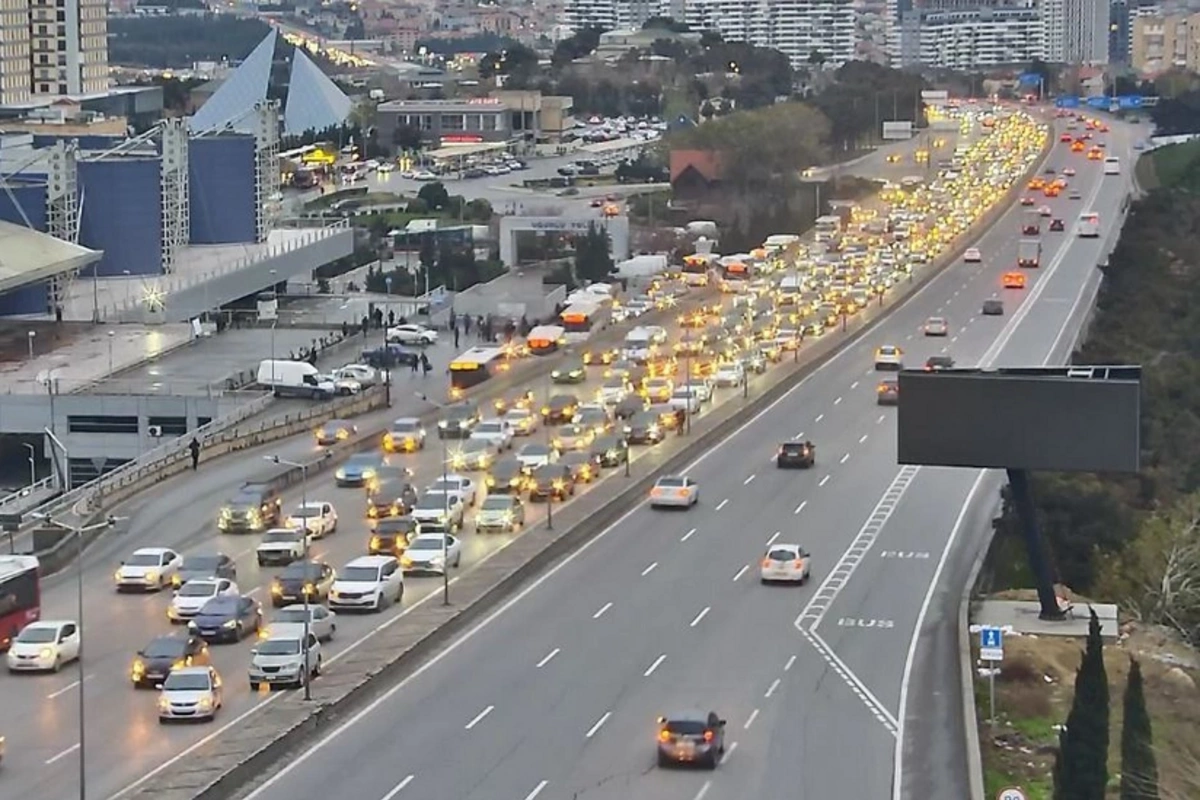 20 Yanvar tərəfdə nəqliyyatın sıxlığı yaranıb