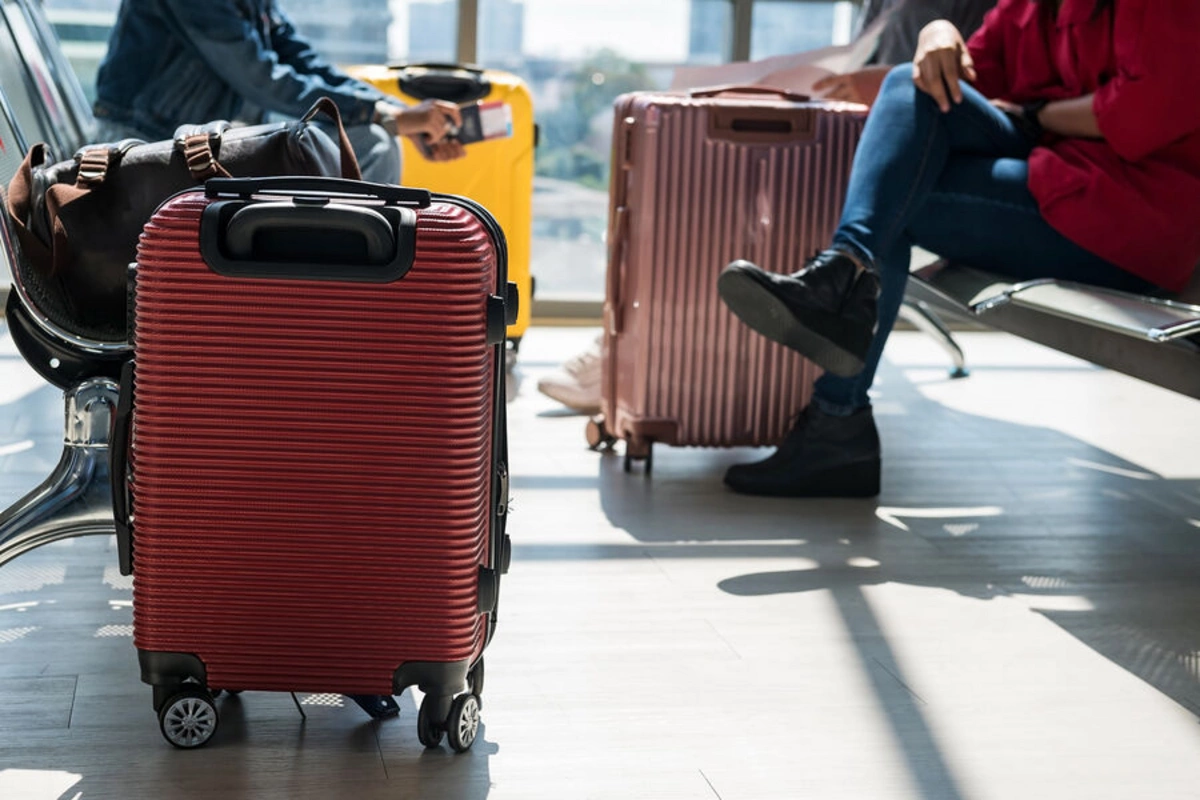 27-year-old mother transported a two-year-old child in a suitcase: the girl was hospitalized