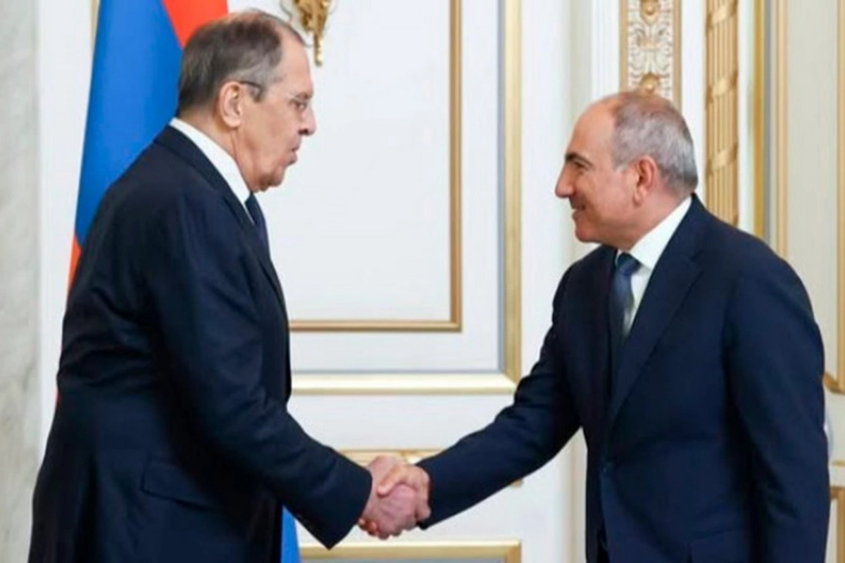 Lavrov met with Pashinyan in Yerevan Lavrov met with Pashinyan in Yerevan