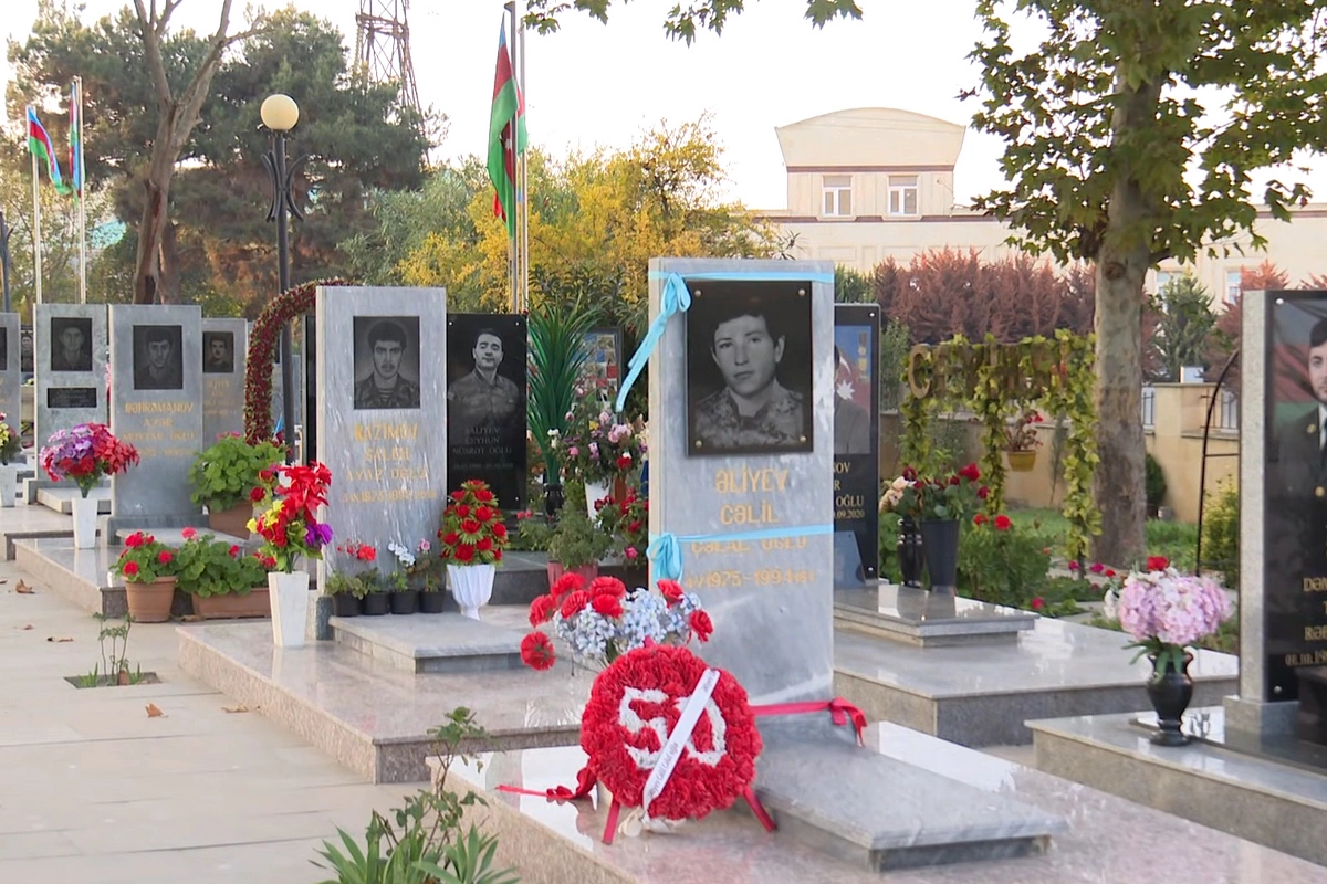 Azərbaycanda iki şəhidin məzarı qarət edildi