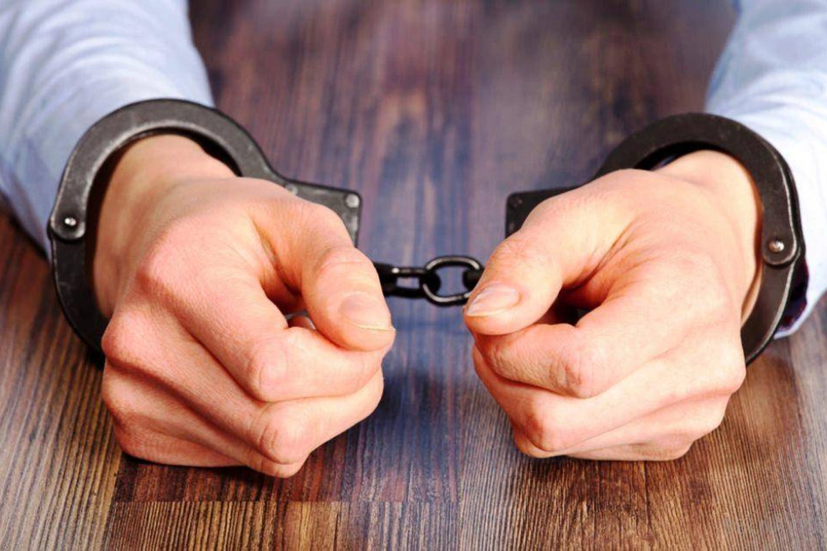 В Азербайджане задержан владелец кафе, привлекавший уборщицу к проституции