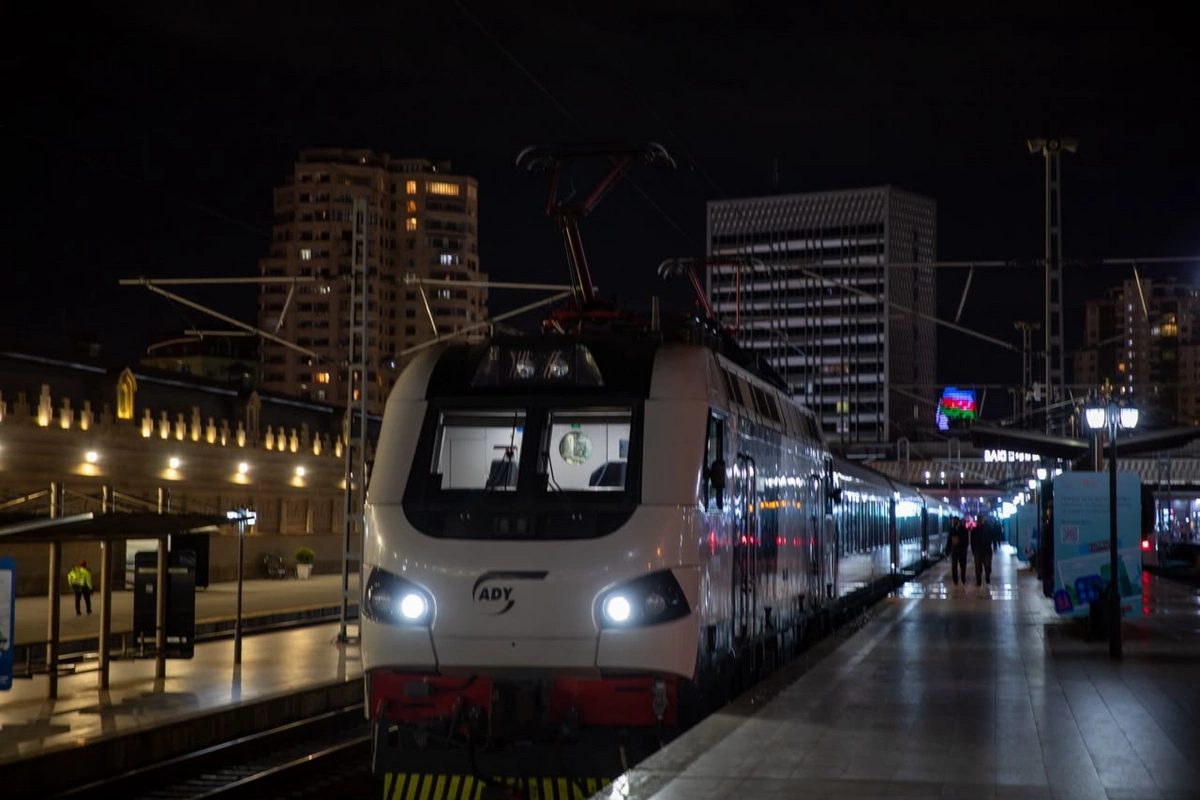 Tbilisi-Bakı qatarı yenə gecikdi - İşıq əngəl oldu