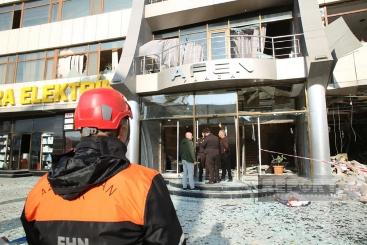 Взрыв в бизнес-центре в Баку: семь человек спасены