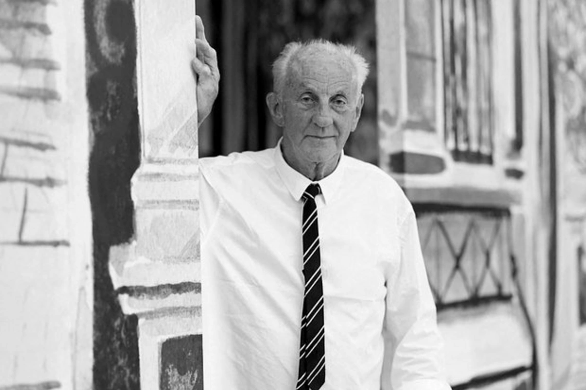 Designer who dressed Princess Diana has died