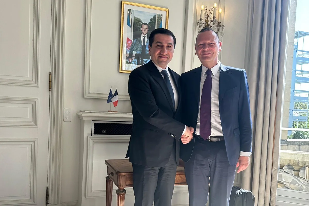 Hikmət Hacıyev Parisdə Makronun diplomatik müşaviri ilə ikitərəfli münasibətləri müzakirə edib