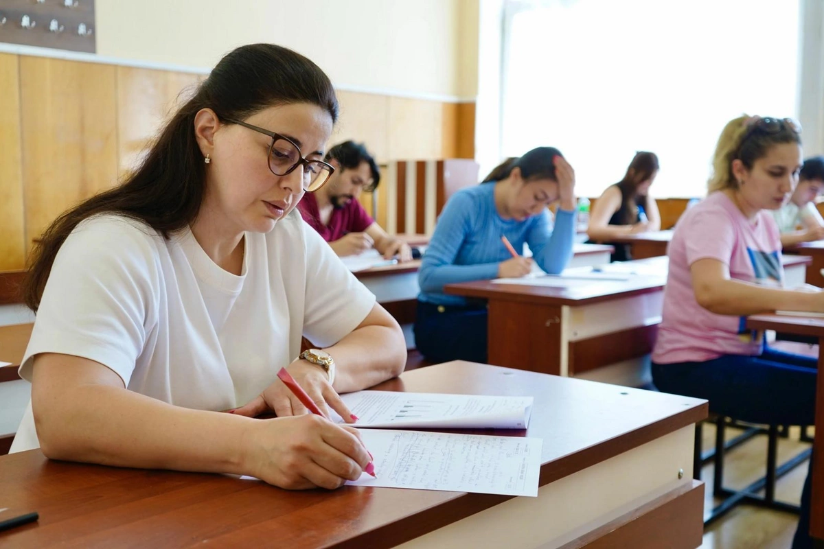 Doktorantura və dissertantura səviyyəsində xarici dil və fəlsəfə doktoru imtahanı keçirilib