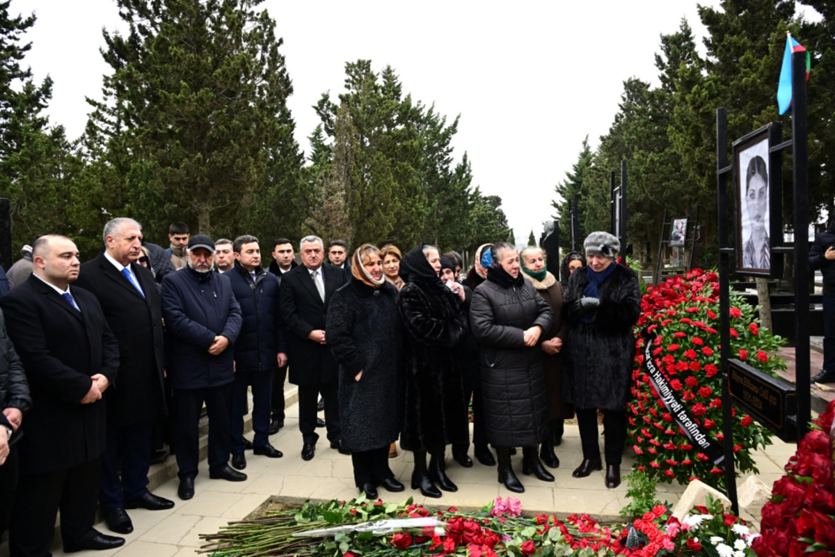 Azərbaycanın Milli Qəhrəmanı Hökumə Əliyevanın məzarı ziyarət edilib