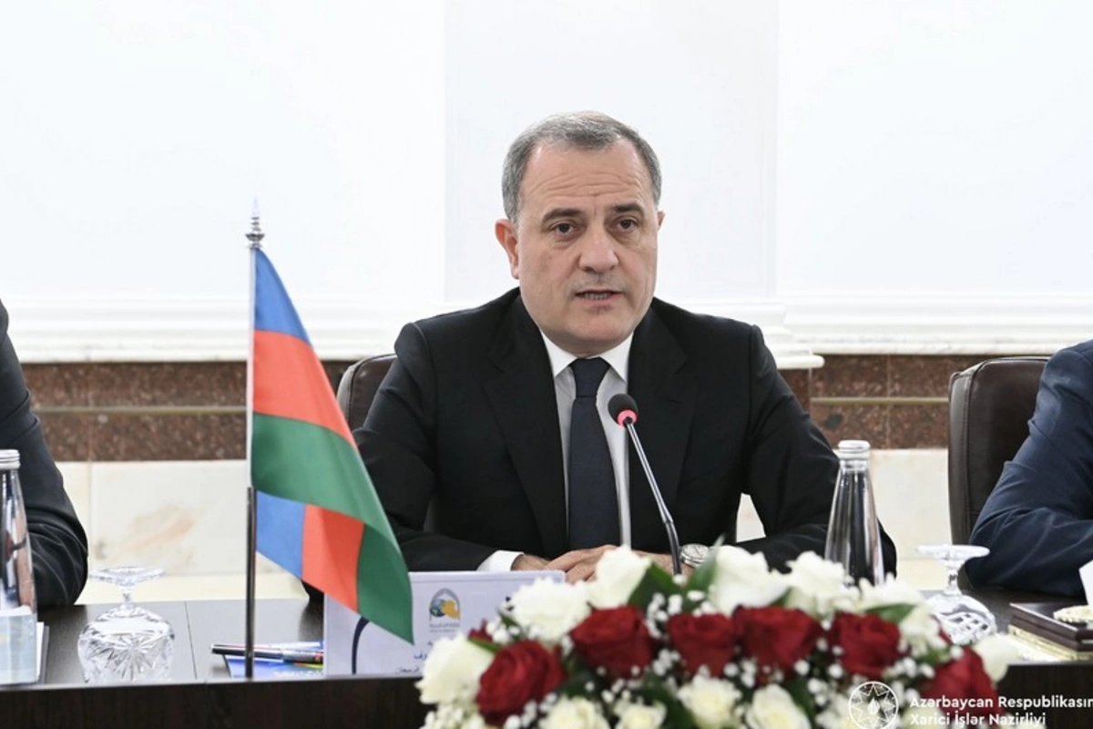 Ceyhun Bayramov iraqlı həmkarını Ermənistanla normallaşma prosesi barədə məlumatlandırıb