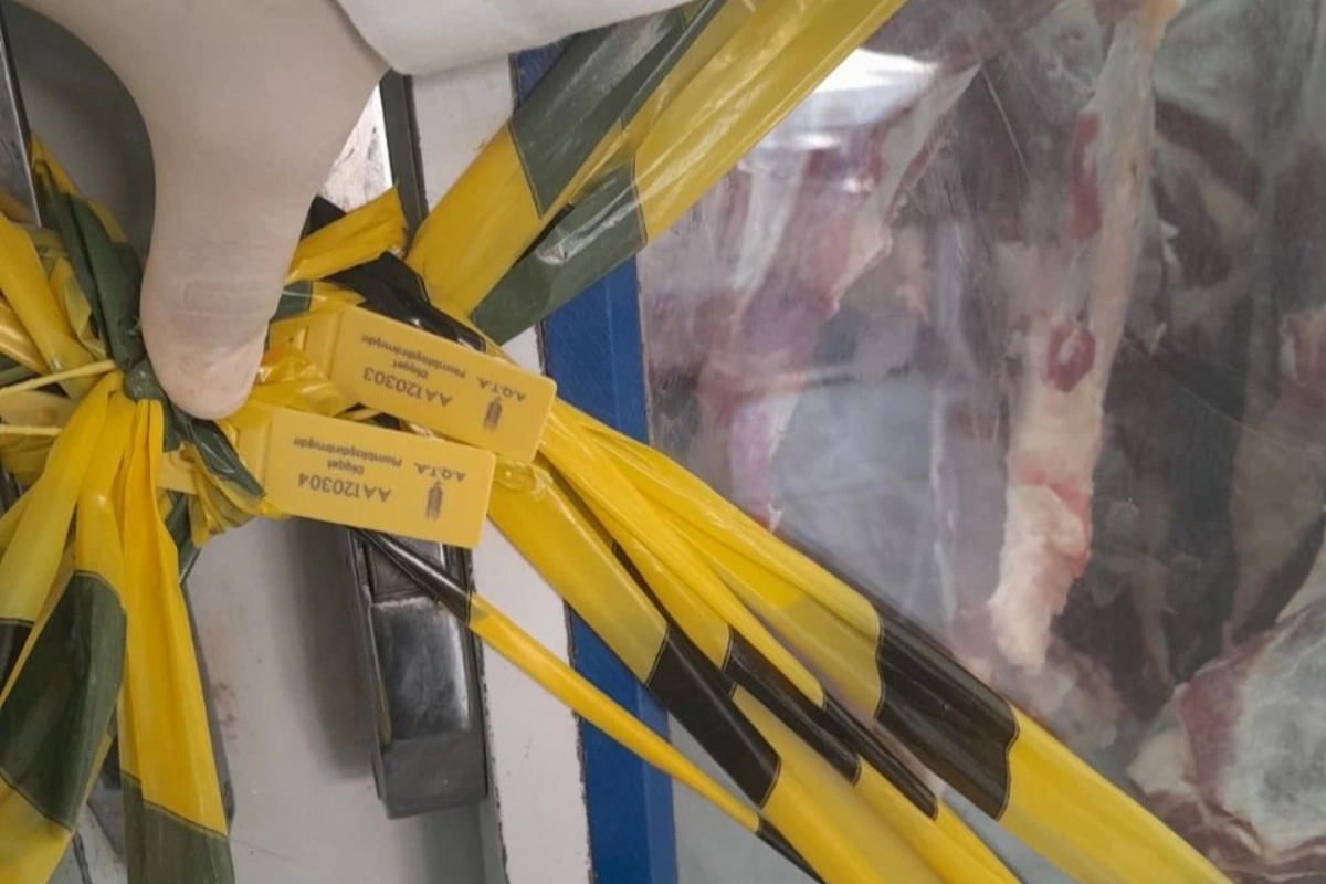 Ət alarkən diqqətli olun - İyrənc mənzərə