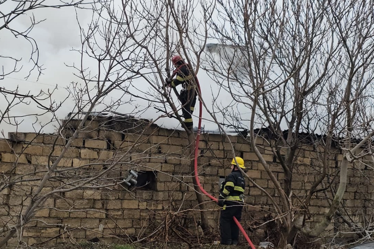 Bakının mərkəzində evdə YANĞIN