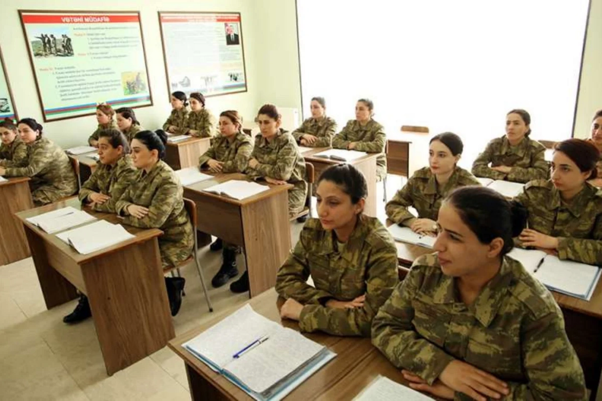 Qadın hərbçilərin DİQQƏTİNƏ! 3 ildən 6 ayadək AZALDILDI