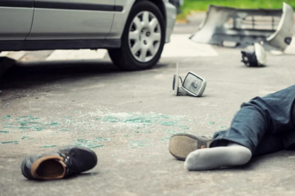 Biləsuvarda sürücü 15 yaşlı qohumunu avtomobillə vurdu