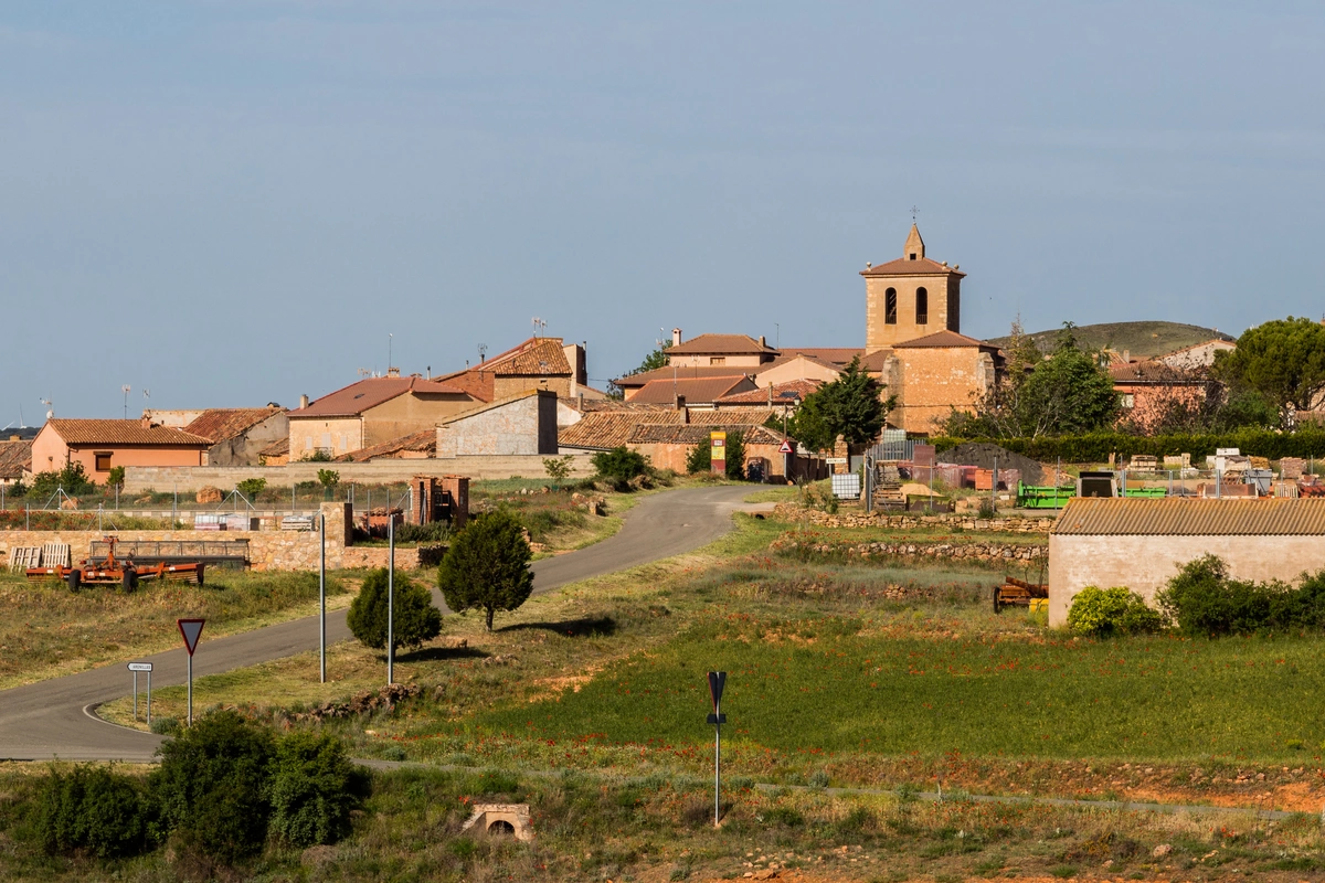 Bu ölkədə məskunlaşanları ev və işlə təmin edirlər