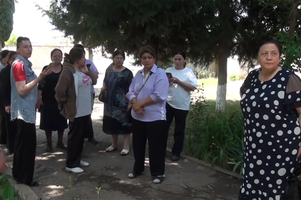 Tovuzdan Şəmkirə köçürülən tibb işçiləri narazılıq edib - 100 manat verib gedirik, qazancımız da yola xərclənir