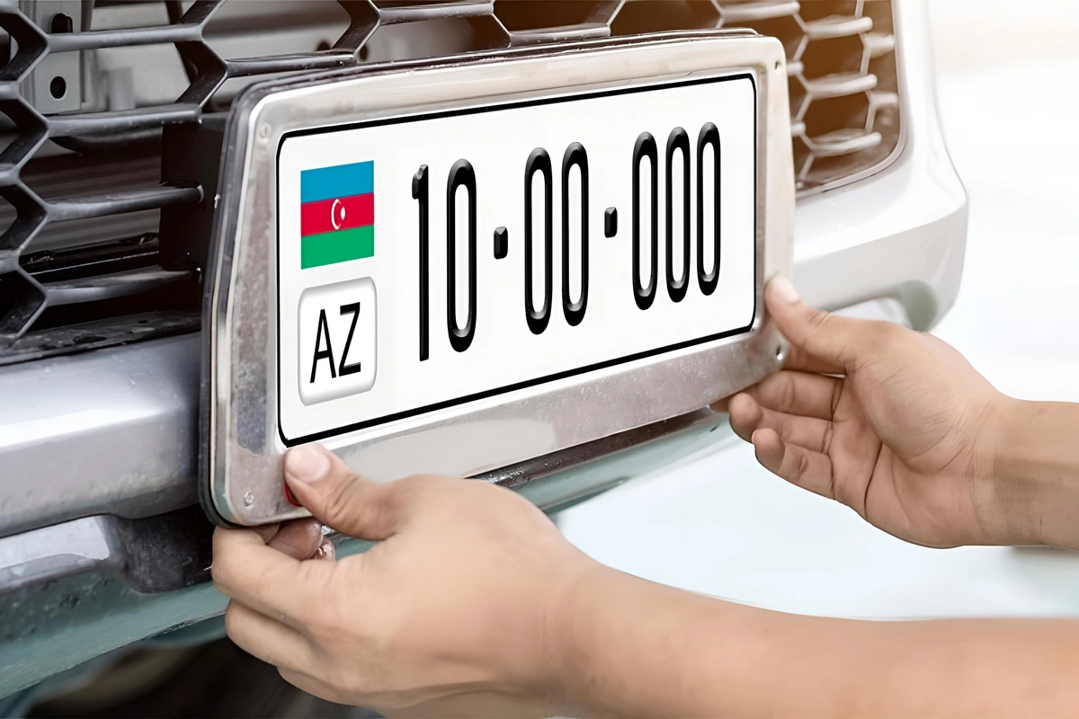 В Баку задержан подозреваемый в краже госномеров и вымогательстве