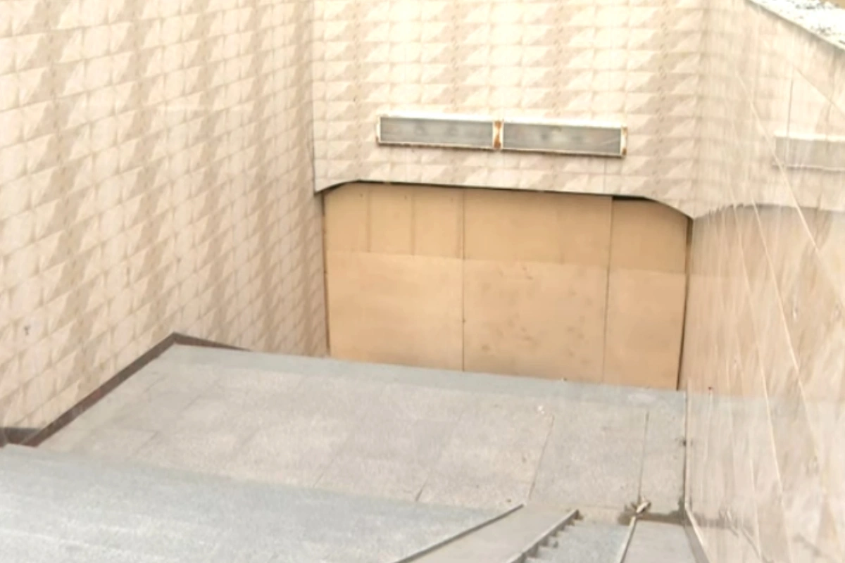 Подземный переход в Баку закрыт уже два месяца: жители в безвыходной ситуации