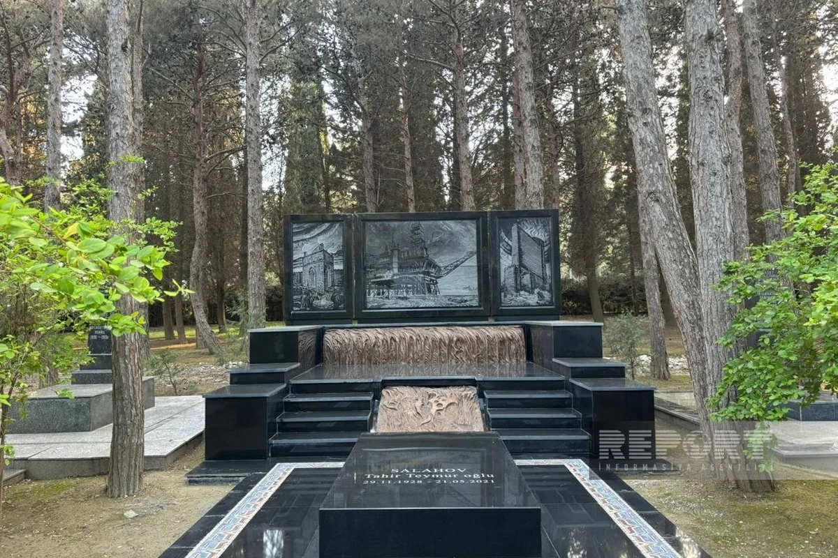 Xalq rəssamı Tahir Salahovun qəbirüstü abidəsi ucaldılıb