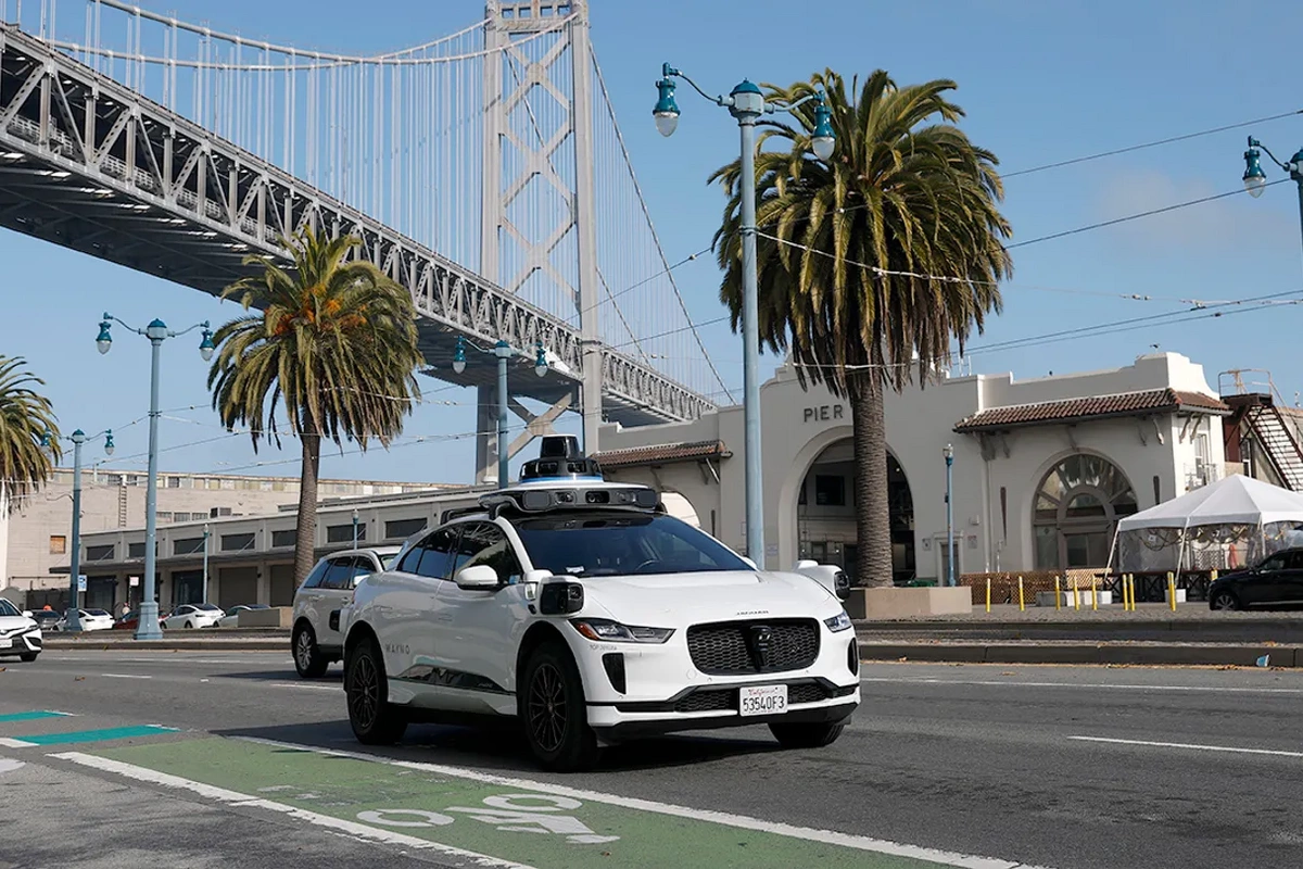 Hamilə qadın pilotsuz taksidə uşaq dünyaya gətirdi