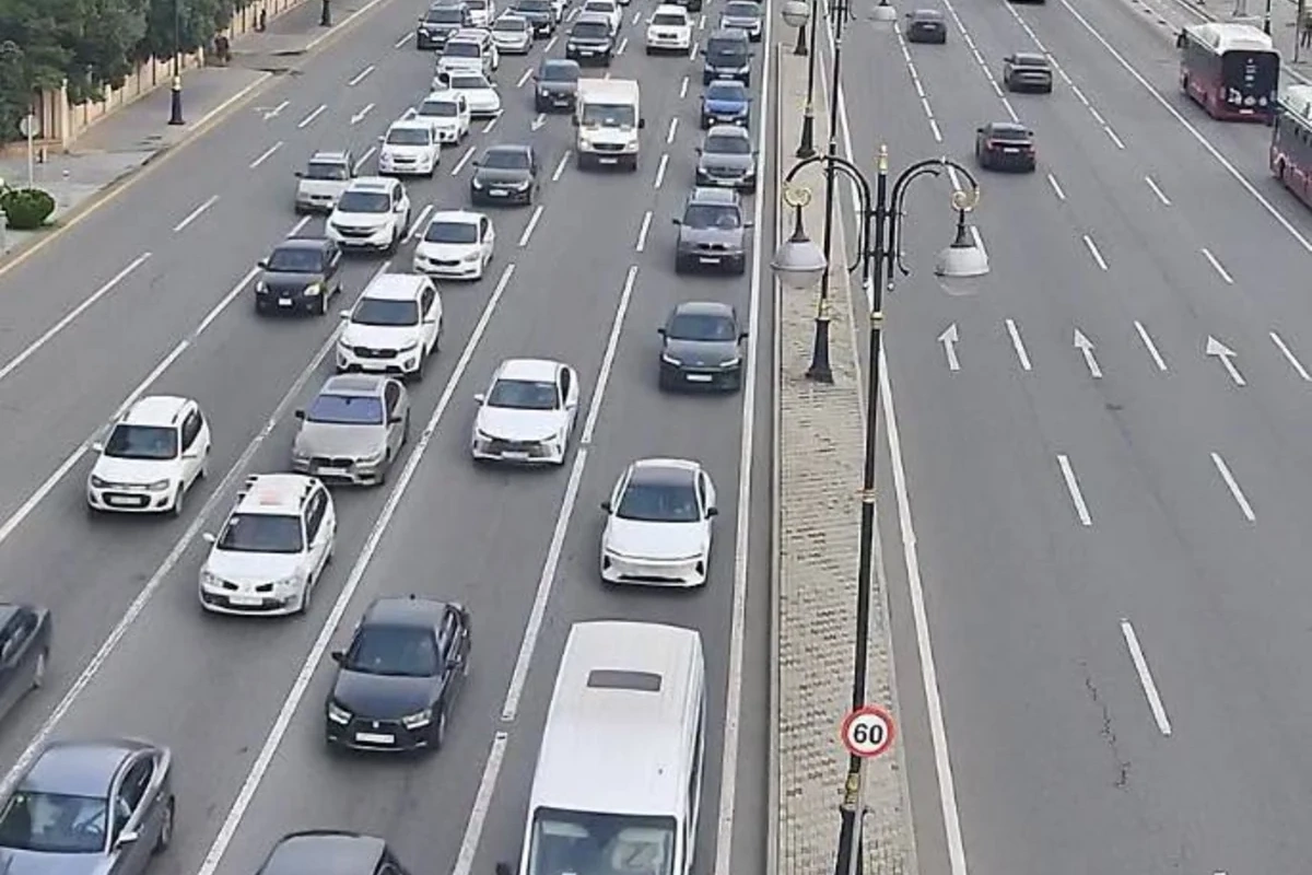 Bakıda 17 yolda nəqliyyatın sıxlığı müşahidə olunur