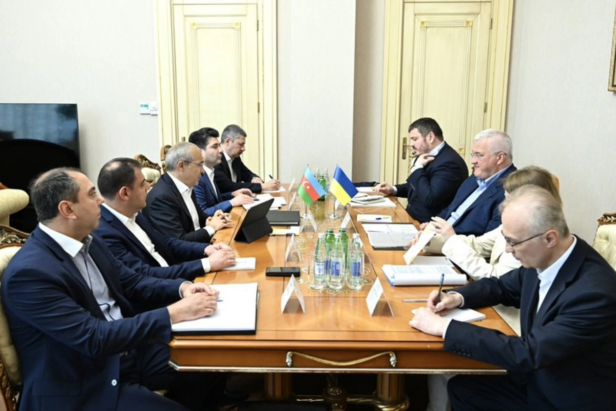 Mikayıl Cabbarov Andrey Sibiqa ilə ölkələrarası iqtisadi əməkdaşlığı müzakirə edib Mikayıl Cabbarov Andrey Sibiqa ilə ölkələrarası iqtisadi əməkdaşlığı müzakirə edib
