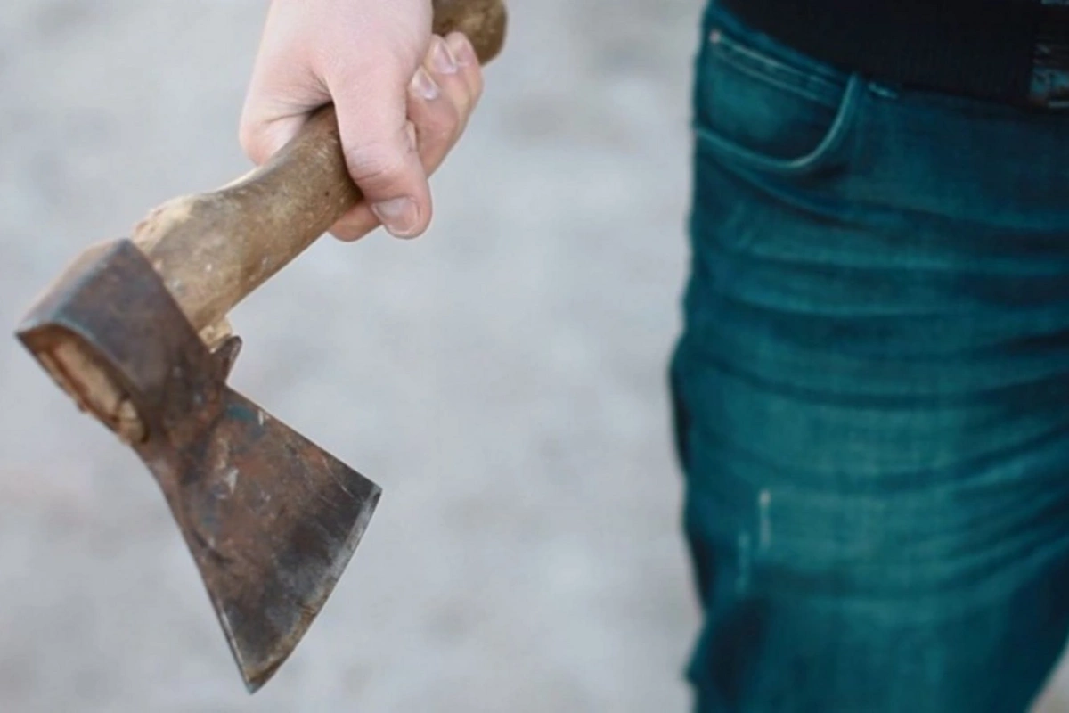 Narkotik almağa pul vermədiyi üçün arvadını baltalayıb - Ağdamdakı cinayətin təfərrüatı