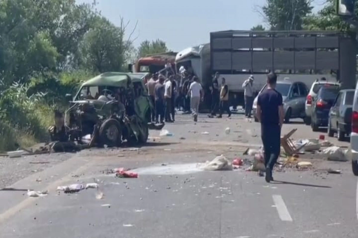 Şabranda iki yük və minik avtomobilləri toqquşub, sürücü ölüb