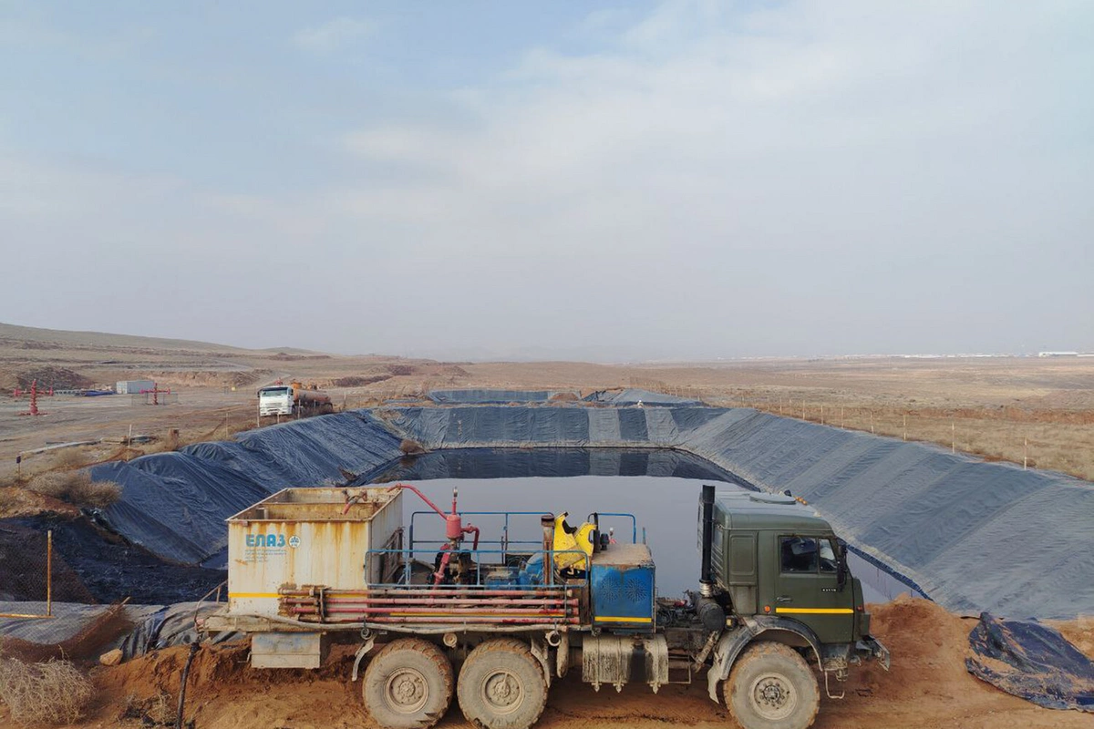 Özbəkistanın ən iri yataqlarından birində neft sızması baş verib