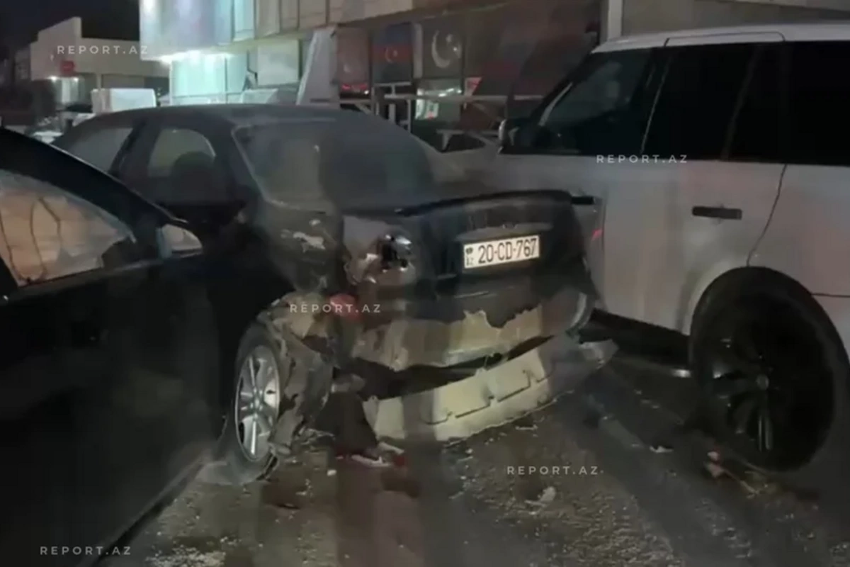 Saray qəsəbəsində zəncirvari avtomobil qəzası baş verib