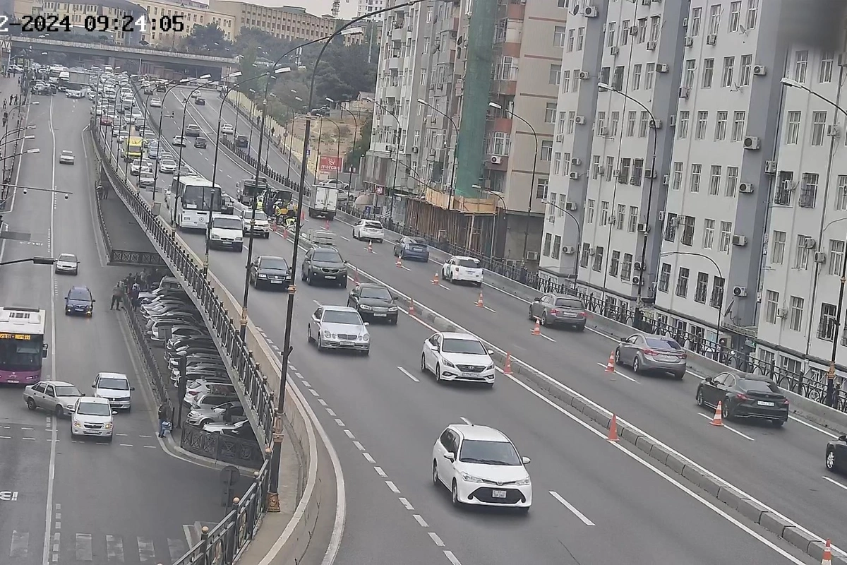 В Баку частично ограничено движение в двух направлениях В Баку частично ограничено движение в двух направлениях