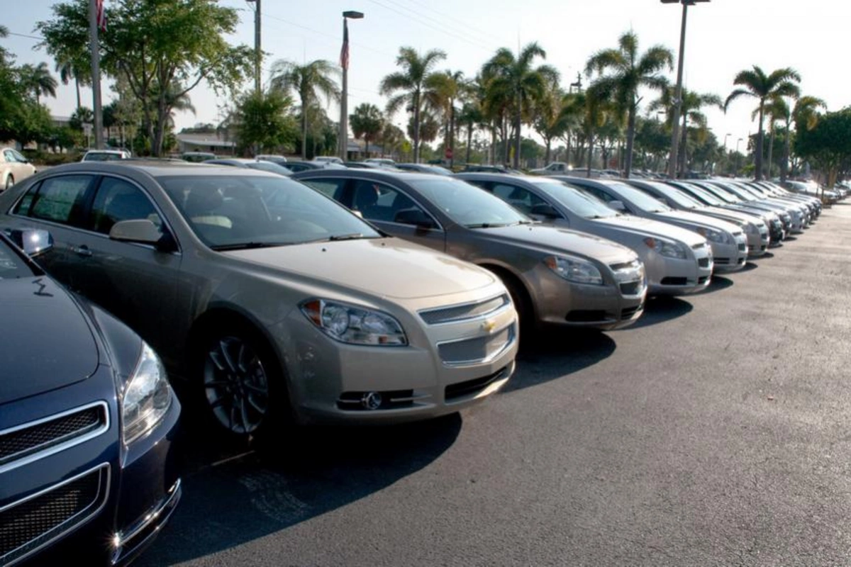 Ucuz qiymətə avtomobil almaq istəyənlərin NƏZƏRİNƏ - 1300 AZN-dən başlayır