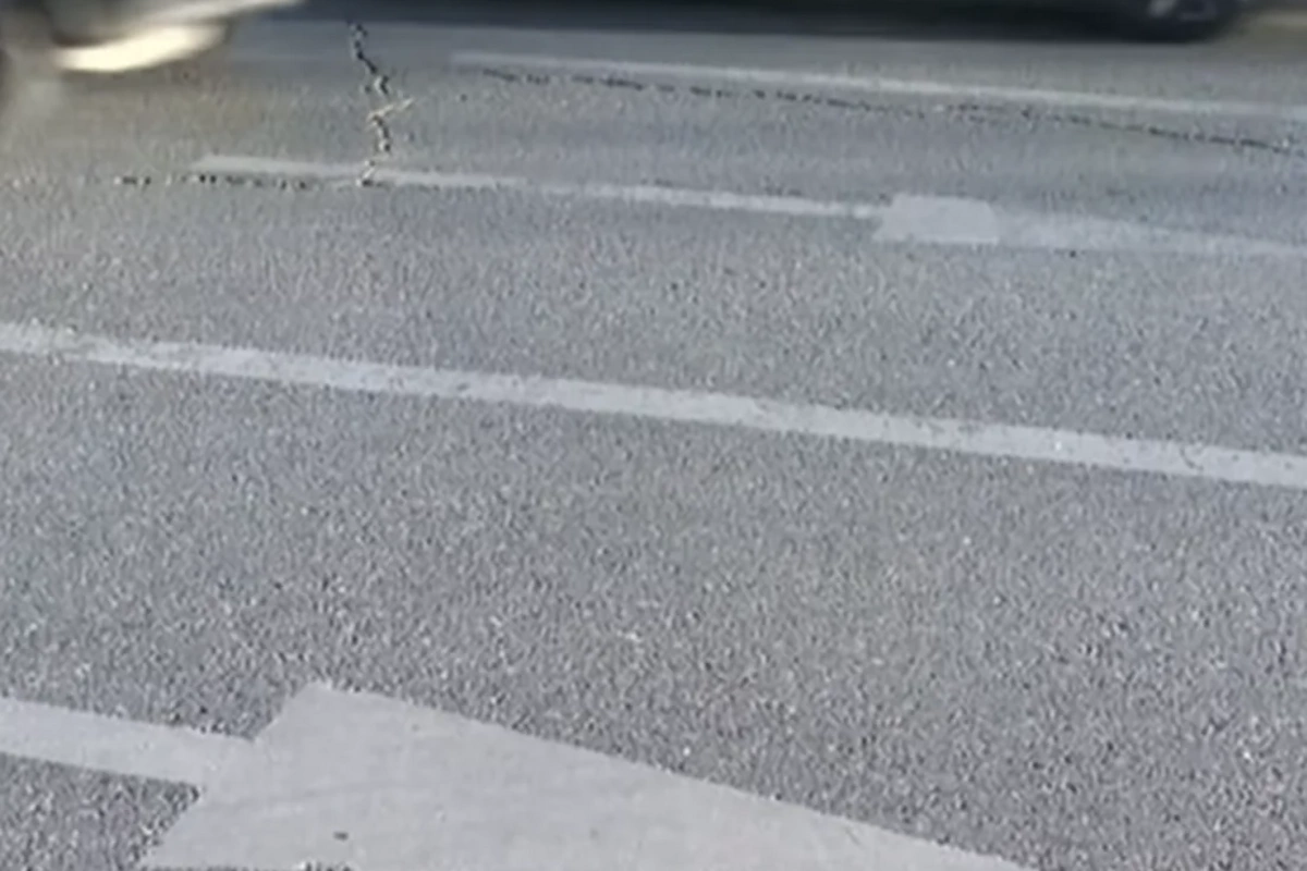 Bakının mərkəzi küçəsində sürücüləri çaşdıran zolaq