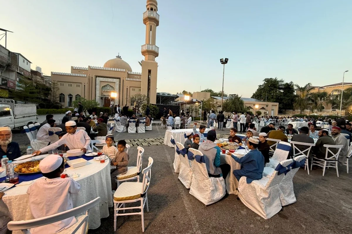 Pakistanda iftar süfrəsi təşkil olunub