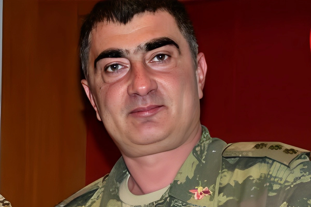 Ala bilmədiyi maşına od vuran hərbçinin FOTOSU