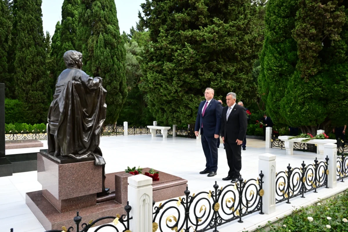 Həştərxan vilayətinin vitse-qubernatoru Fəxri xiyabanı ziyarət edib