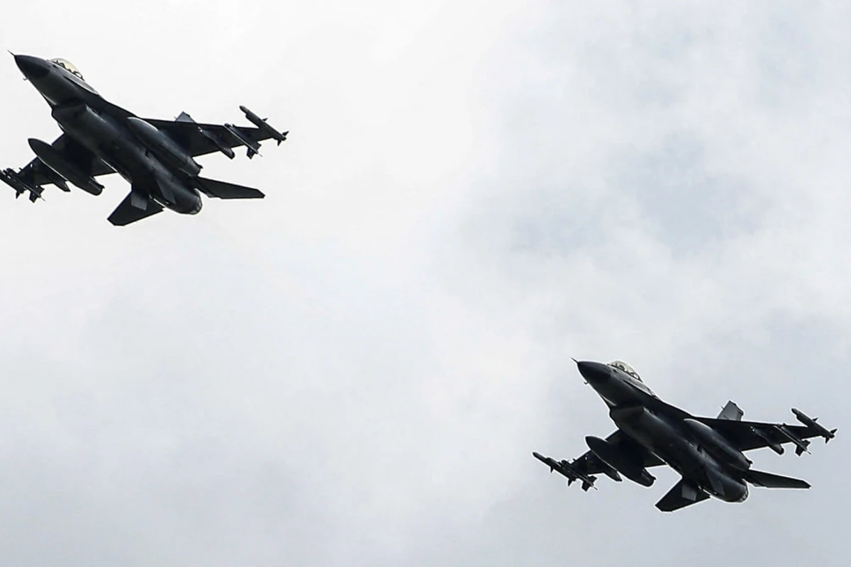 Qərbin Ukraynaya verdiyi F-16 qırıcılarından biri qəzaya uğrayıb