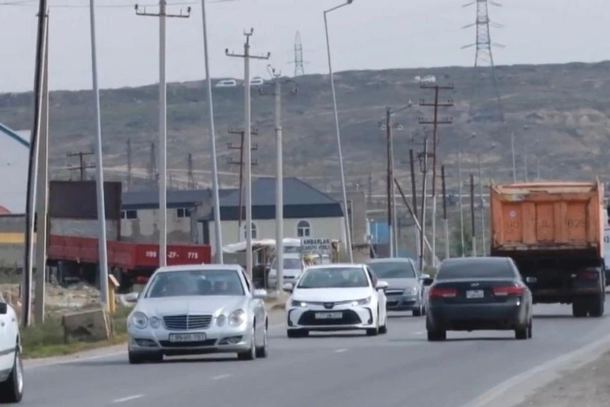 Yolu keçəndə qorxuruq - Qəsəbə sakinləri nədən şikayətçidirlər? Yolu keçəndə qorxuruq - Qəsəbə sakinləri nədən şikayətçidirlər?