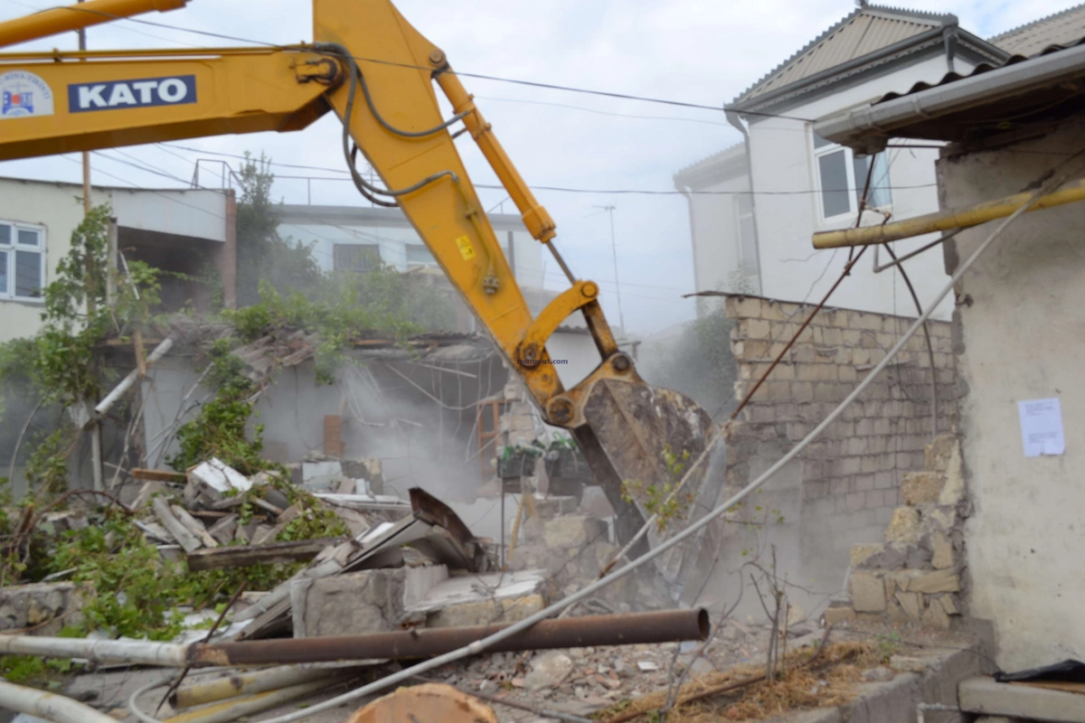 В Сумгайыте начался масштабный снос домов