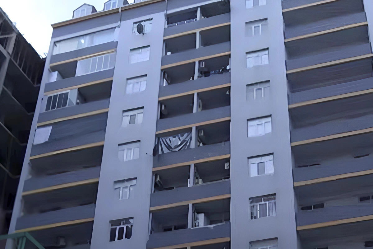 Xırdalanda 13-cü mərtəbədən yıxılan oğlan sağ qaldı