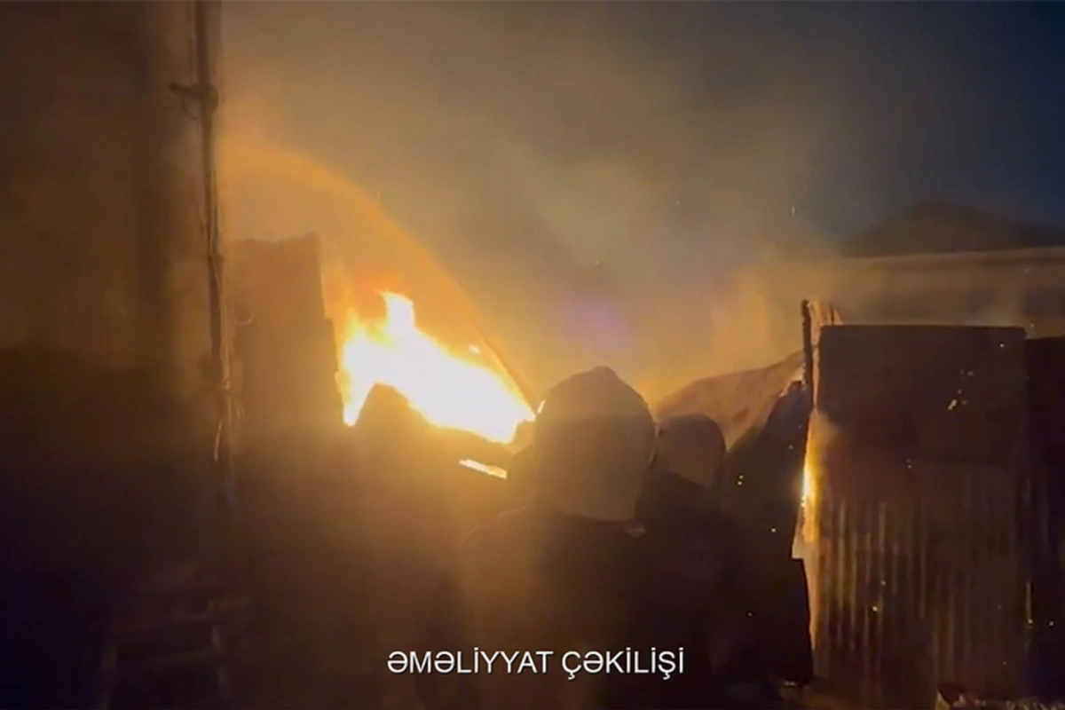 В бакинской девятиэтажке произошел пожар