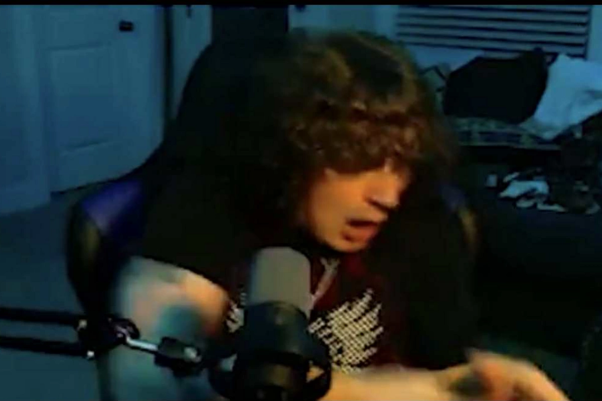 Blogger was electrocuted during a livestream due to lightning outside the window Blogger was electrocuted during a livestream due to lightning outside the window