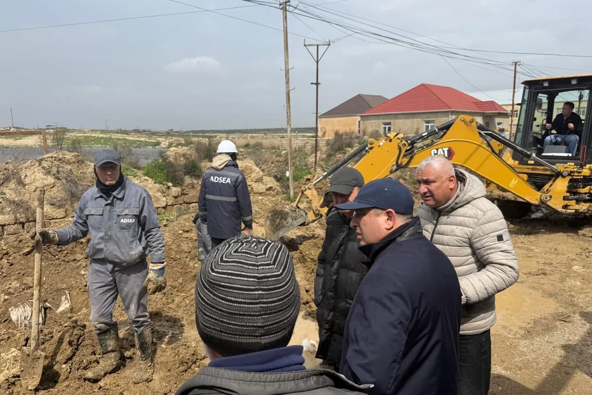 Adil Əliyev Suraxanıda yağışın fəsad törətdiyi ərazilərə baxış keçirib