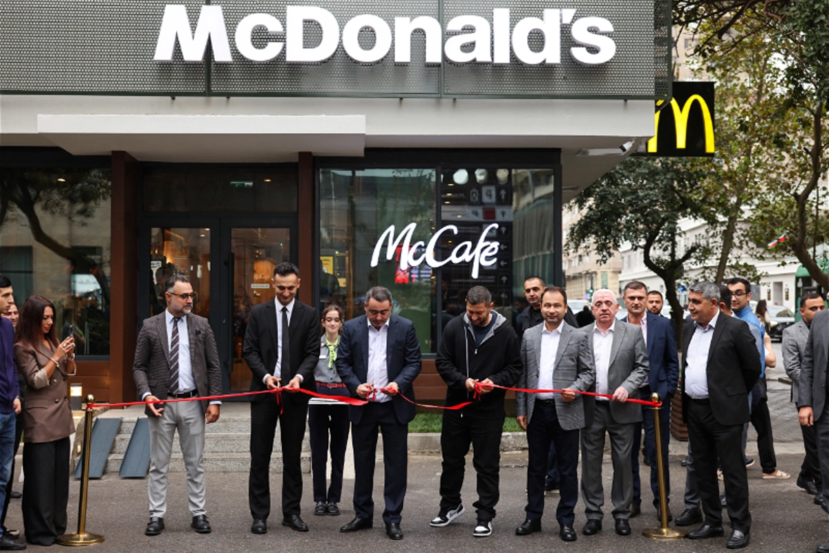 Yeni McDonalds restoranı Port Baku Mallun qarşısında fəaliyyətə başlayıb