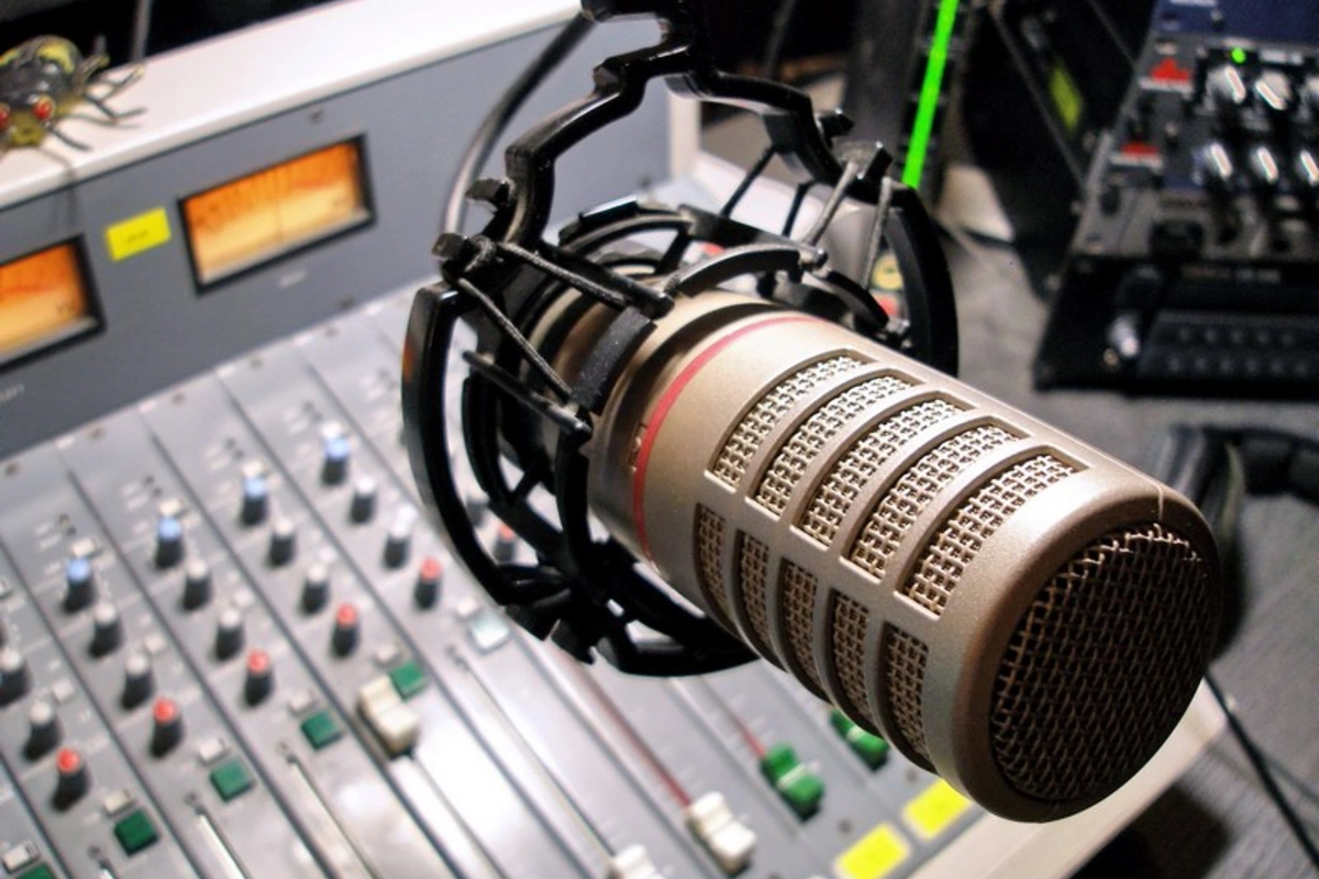 Qiyamət günü radiosu efirdə sirli söz səsləndirdi