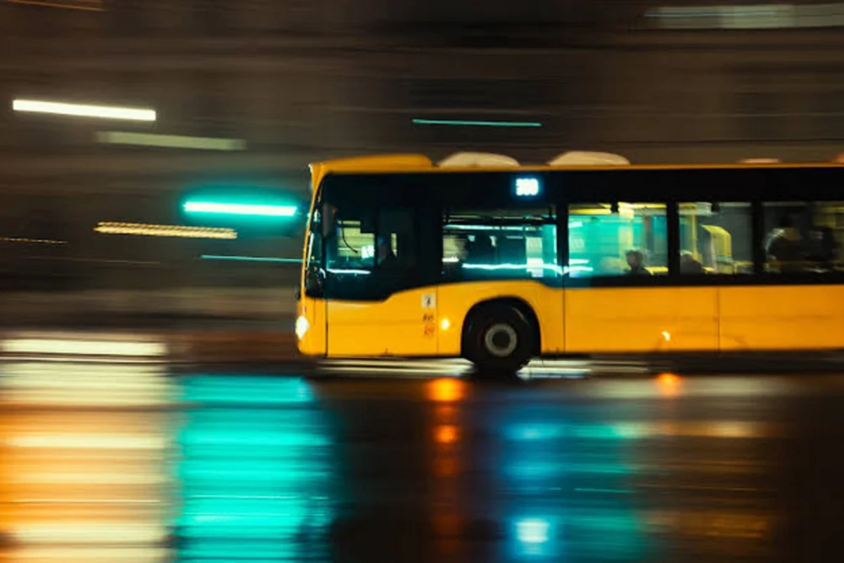 Almaniyada 18 yaşlı gənc sərnişin avtobusunu qaçırdı