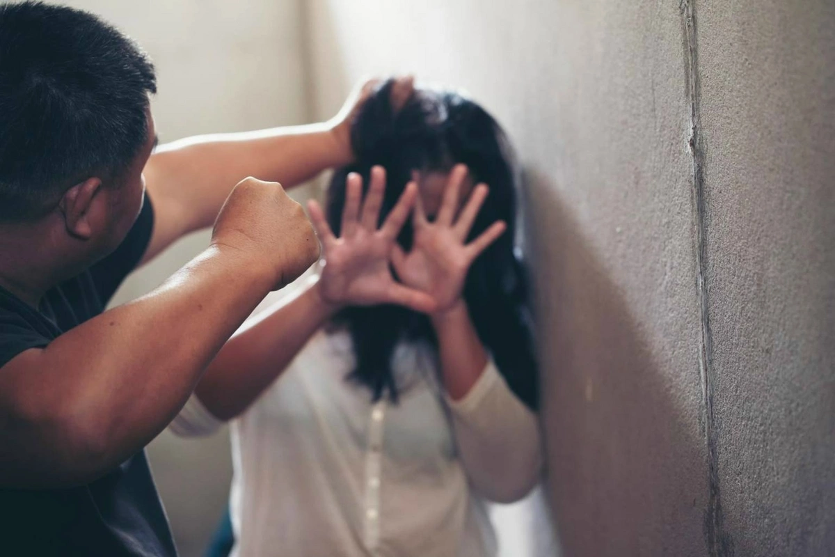 В Баку певец избил свою девушку в ресторане