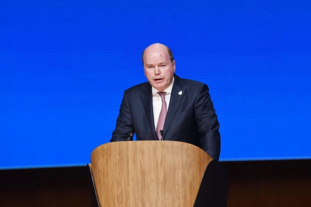 The President of Azerbaijan awarded Gary Jones with the Shohrat order